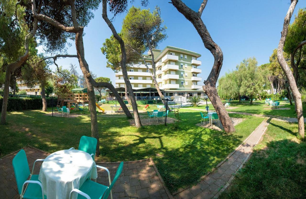 Hotel Smeraldo Giulianova Exterior photo