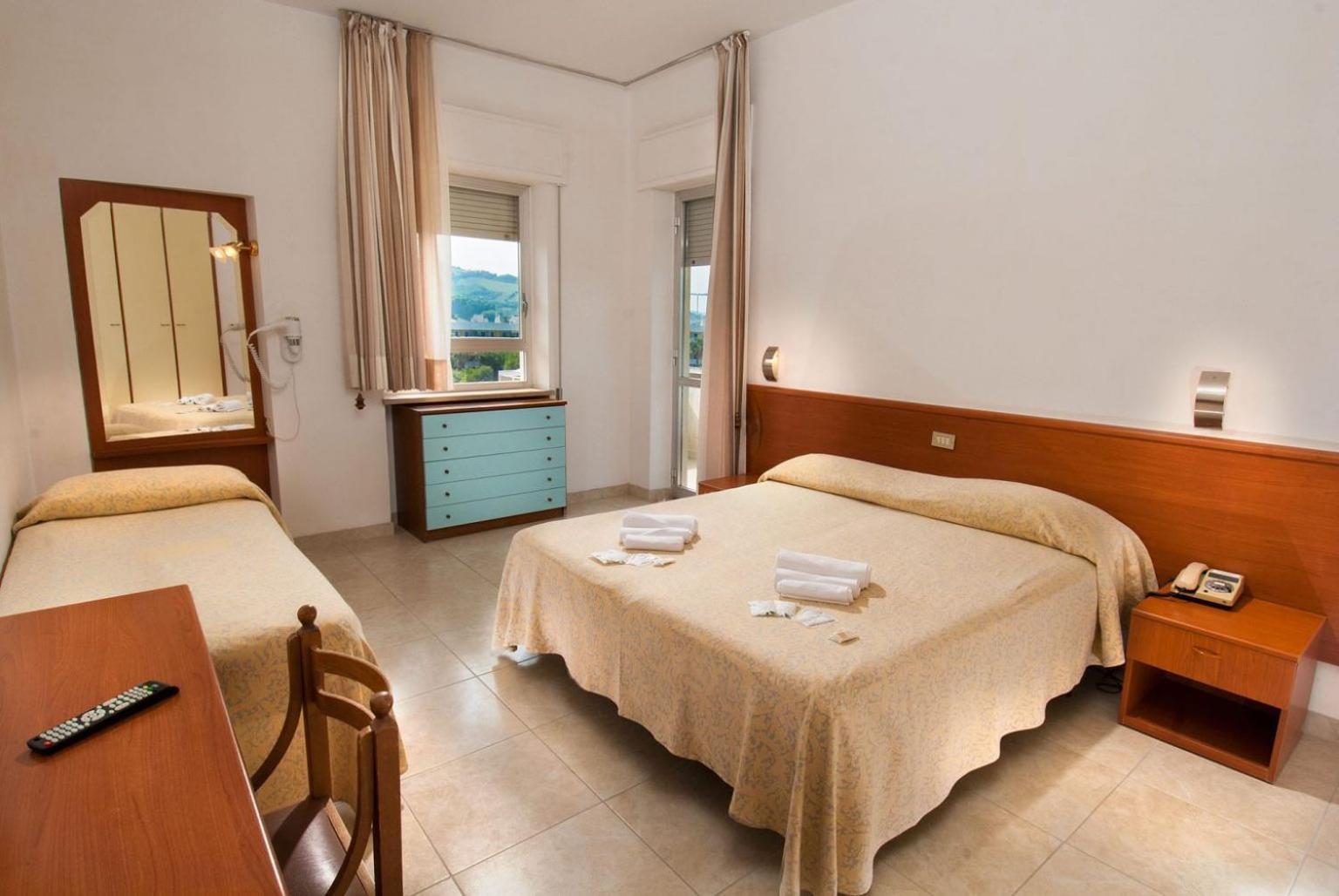 Hotel Smeraldo Giulianova Exterior photo